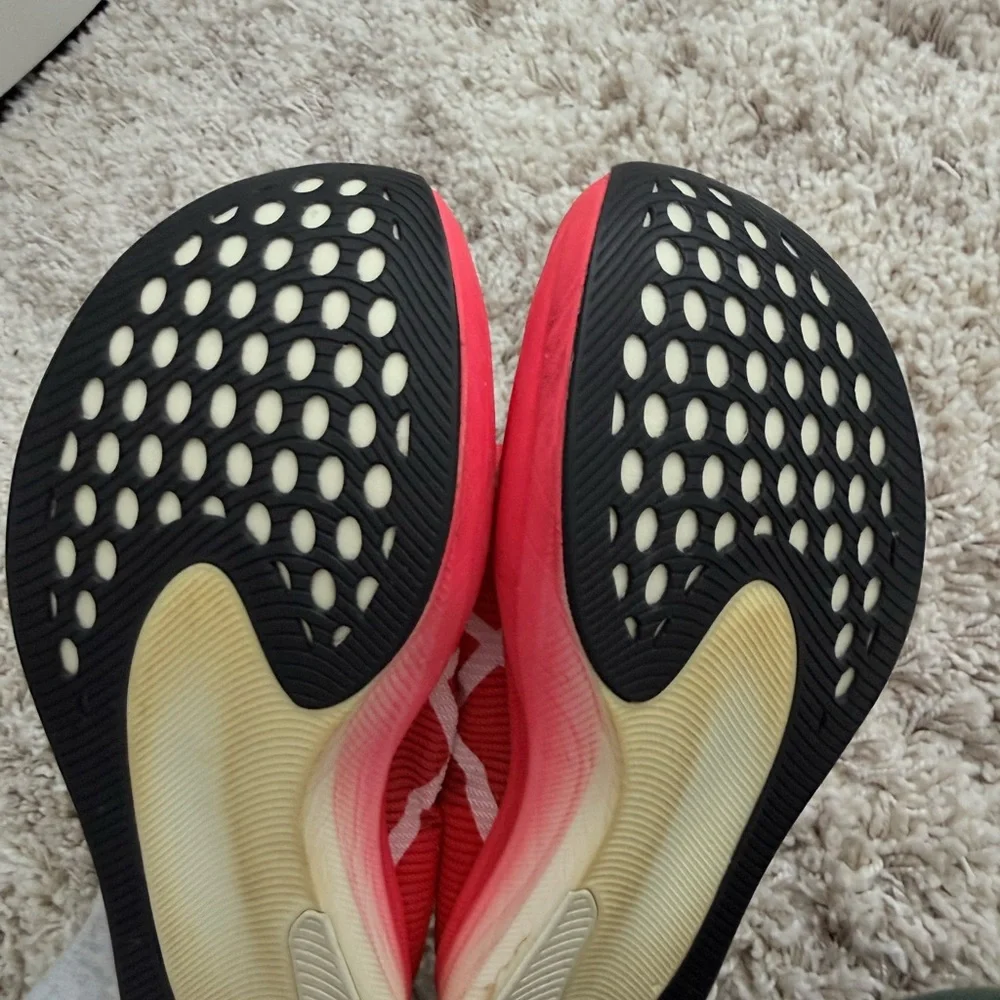 ASICS Metaspeed - Picture 4 of 5